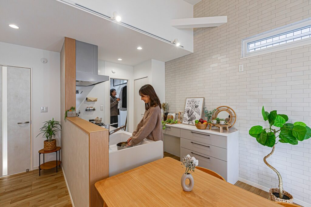回遊できる家事ラク動線の大人ナチュラルな平屋
豊橋店/
TATTA!【コミコミ定額制で自由設計】