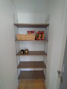 塗り壁と無垢の床材が心地よいアメリカンハウス