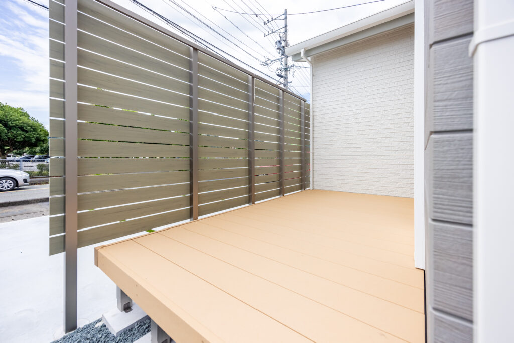 ナチュラルスタイルのロフト付き平屋
藤枝店/
TATTA!【コミコミ定額制で自由設計】
多目的に使えるウッドデッキ
