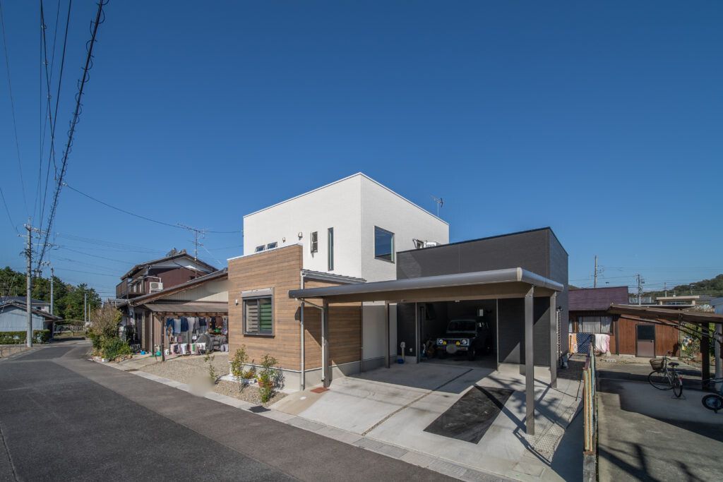 【事例あり】注文住宅でビルトインガレージのある平屋が作れる？メリット・デメリット、間取りのポイントを静岡の工務店が解説！
