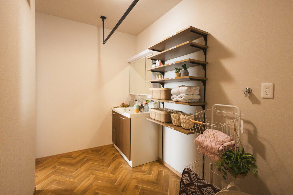木目がアクセントの癒し空間のお家
掛川店／ 
TATTA!【コミコミ定額制で自由設計】
ランドリールーム