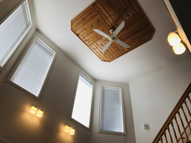 吹き抜けの家は後悔する？メリットとデメリットは？対策方法も解説！