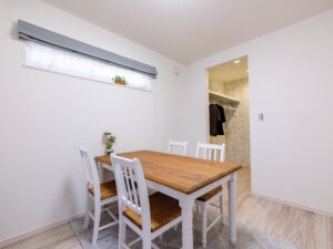 陽だまりにつつまれた1.5階建ての平屋