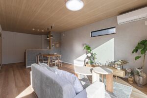 配色にこだわったグレージュの家