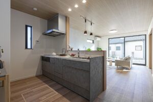 配色にこだわったグレージュの家