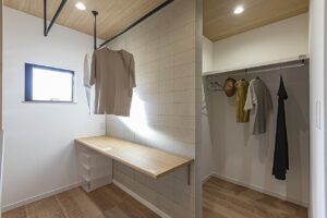 配色にこだわったグレージュの家