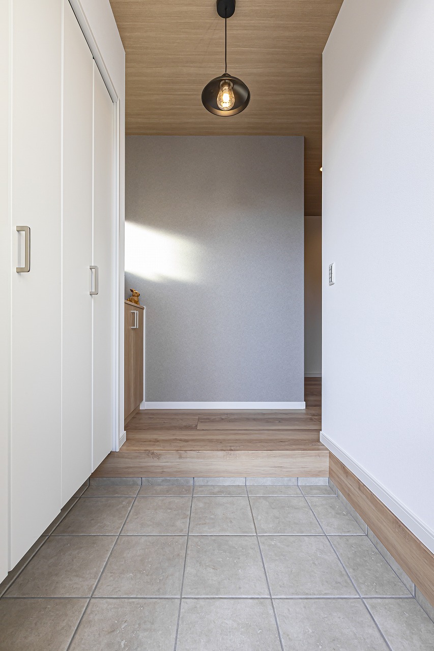 配色にこだわったグレージュの家