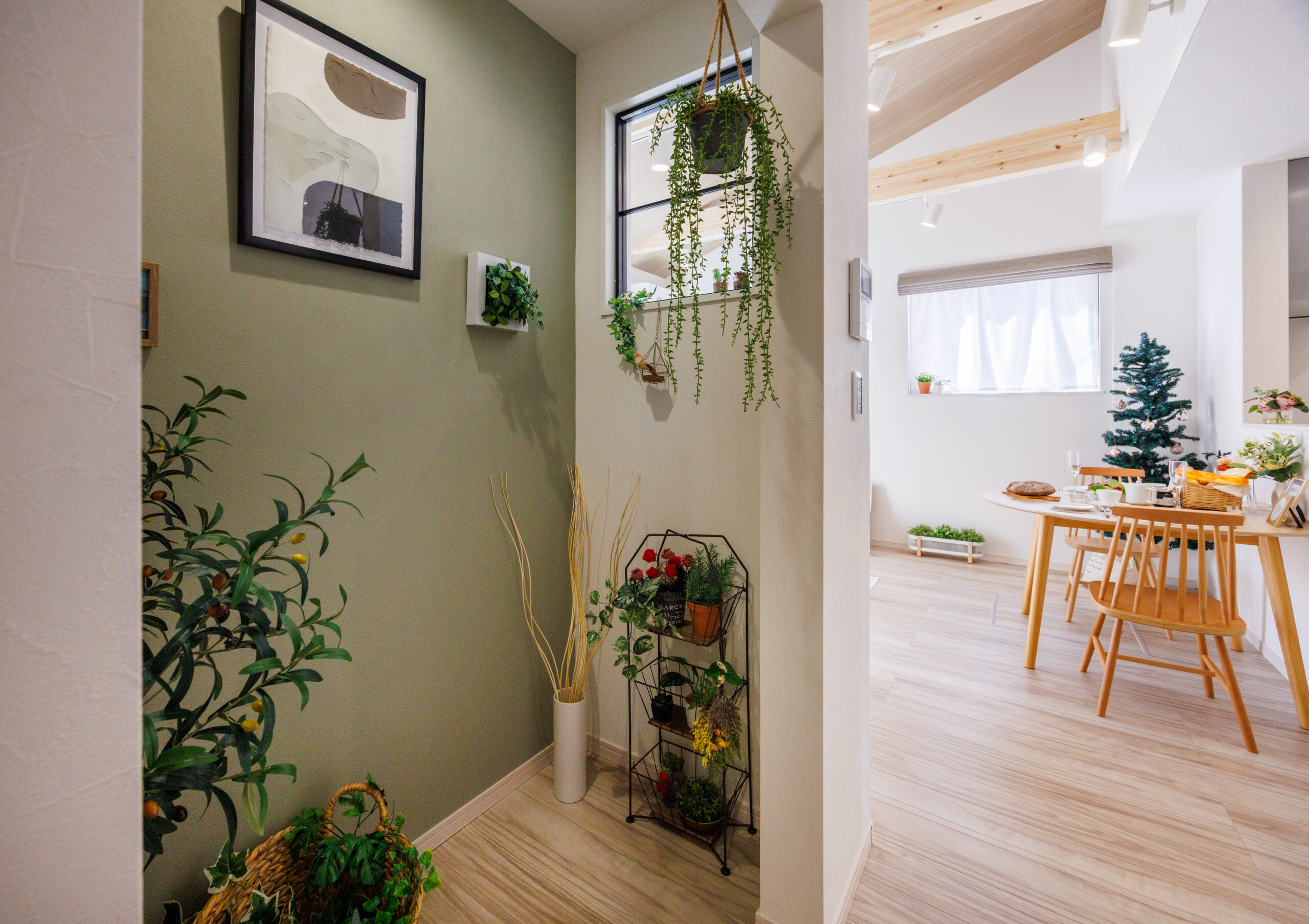 陽だまりにつつまれた1.5階建ての平屋