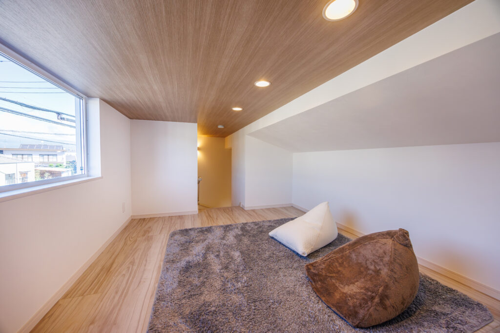 陽だまりにつつまれた1.5階建ての平屋
富士店/
平屋生活
ロフト