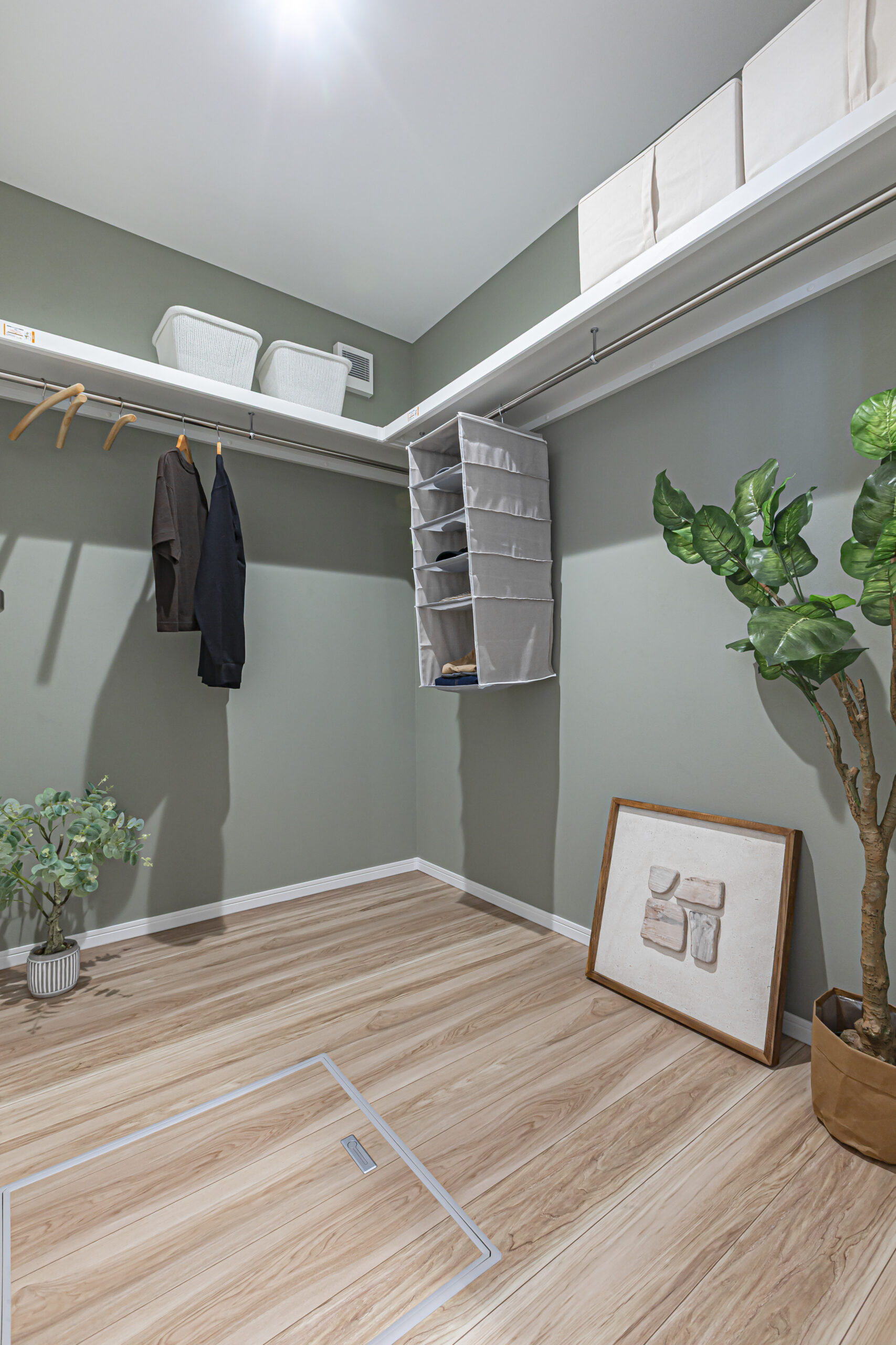 日々の身支度が快適に行える独立した洗面台♪