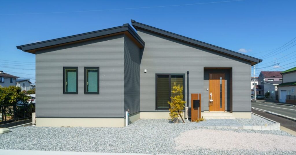 平屋は固定資産税が高いって本当？実際のシミュレーションと安く抑えるコツをプロが解説