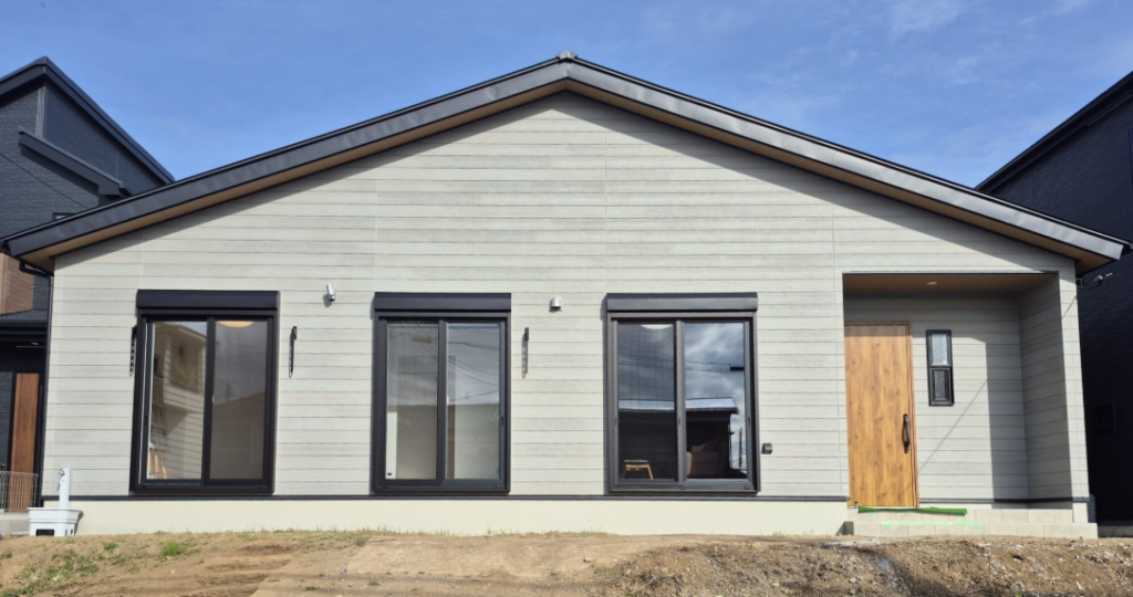 家族がつながる、スキップフロアの家
二宮店／ 
TATTA!【コミコミ定額制で自由設計】
外観