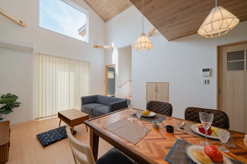 勾配天井で明るいリビングとロフト付きのお家
半田店／ 
平屋生活
LDK