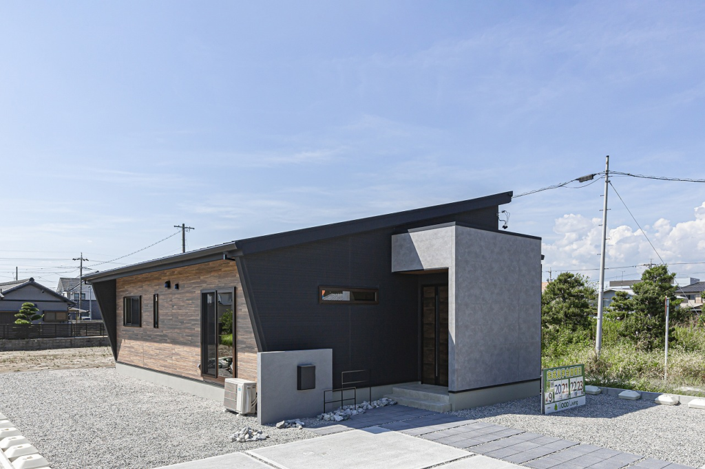 23坪　インダストリアルデザインの平屋　
有玉店／ 
平屋生活
外観