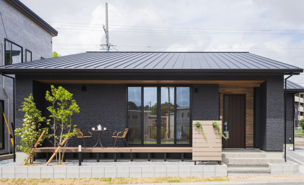 【スタイル別】平屋のおしゃれな外観デザイン実例4選｜センス良くまとめるコツや失敗例についても解説