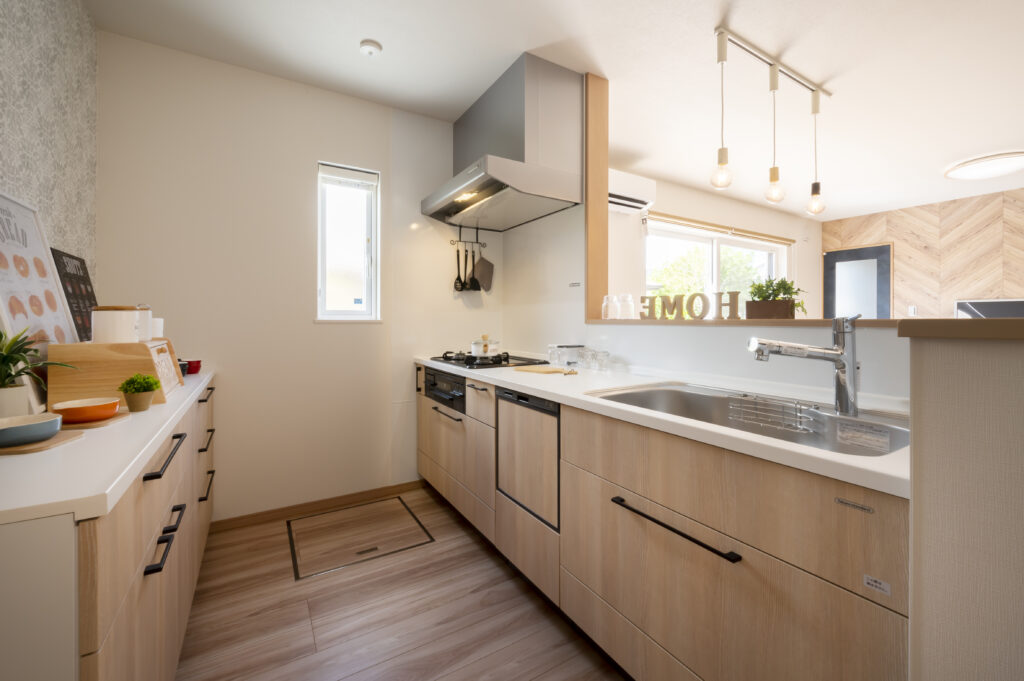 🍳キッチンの色でここまで変わる！理想の暮らしのつくり方